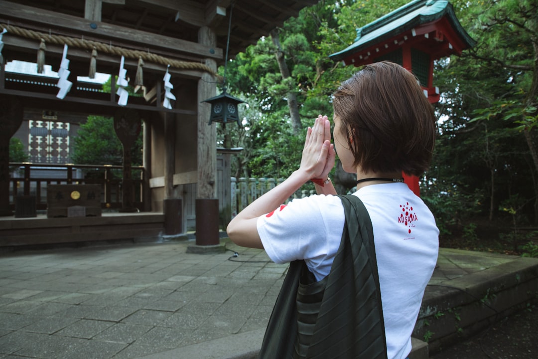 如何用幽默应对尴尬的沉默